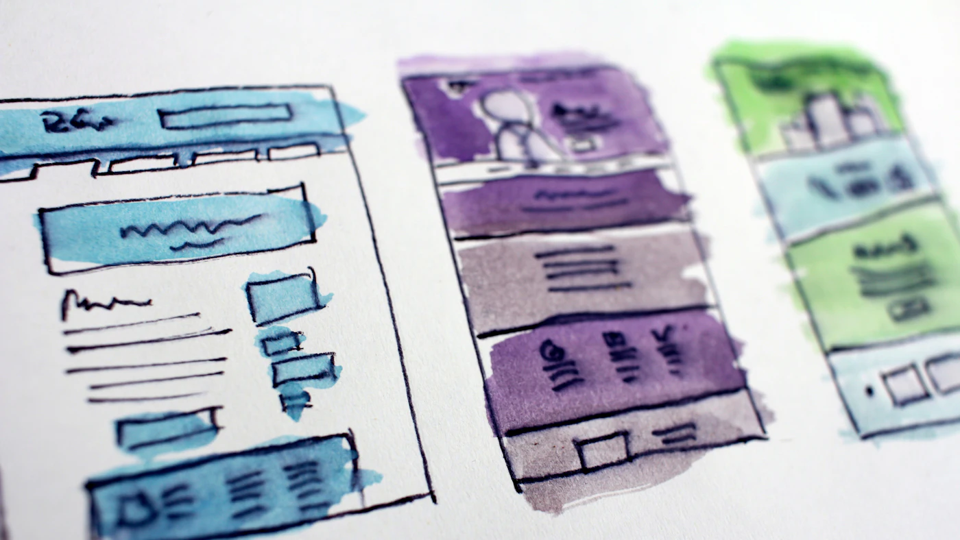 Sketsa wireframe berwarna dari beberapa tata letak layar aplikasi